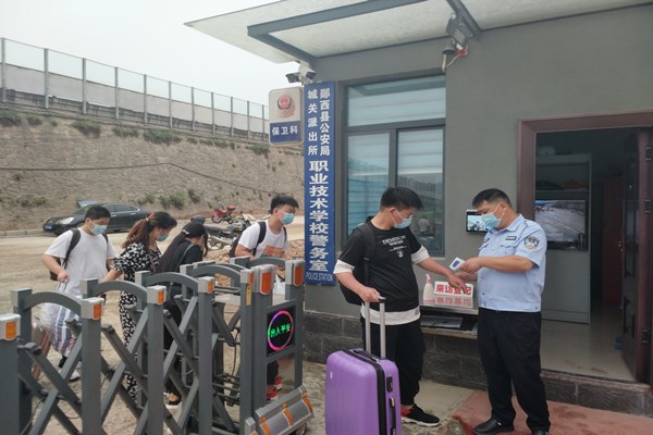 我校非毕业班有序复学复课
