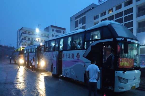 为了梦，学子们一路前行