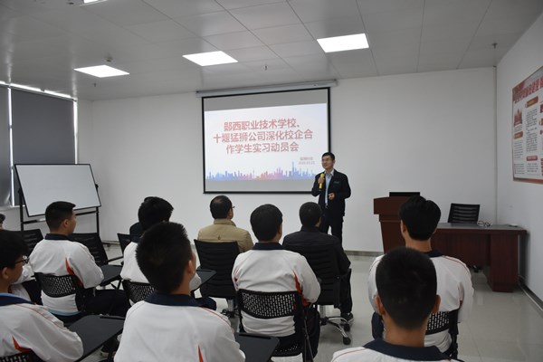 深入推进校企合作，做好产教融合文章